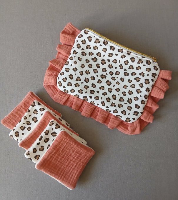 Trousse à Volants en coton léopard et 5 Lingettes