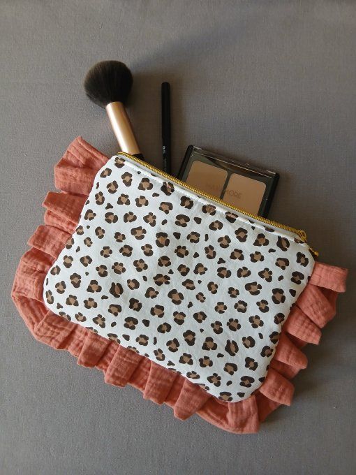 Trousse à Volants en coton léopard et 5 Lingettes