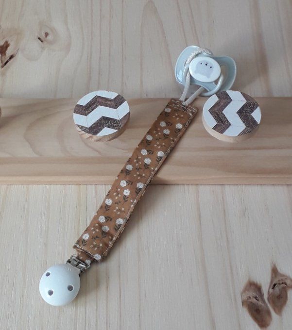 Attache-tétine tissu personnalisée en coton fleuri