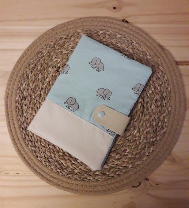  Protège carnet de santé pour bébé motif éléphants