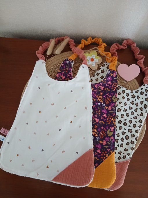 Serviette élastiquée maternelle personnalisée