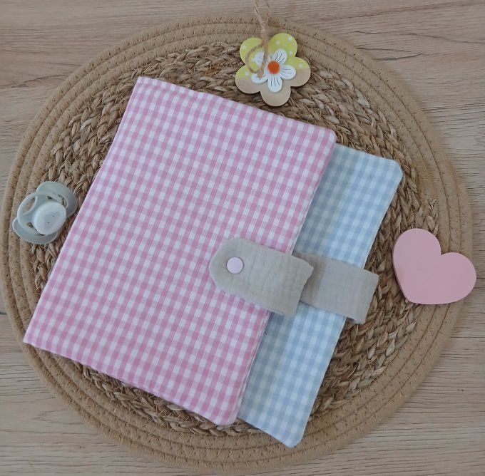Protège carnet de santé Vichy Rose ou Vichy Bleu