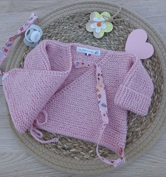 Ensemble brassière et petits chaussons en laine