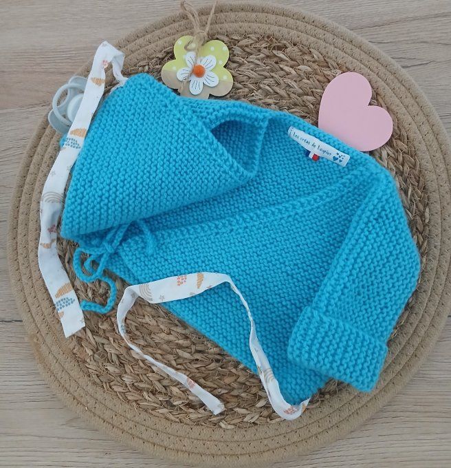 Ensemble brassière et petits chaussons en laine 