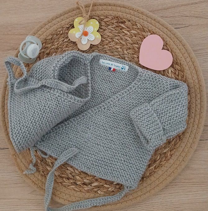 Ensemble brassière et petits chaussons en laine