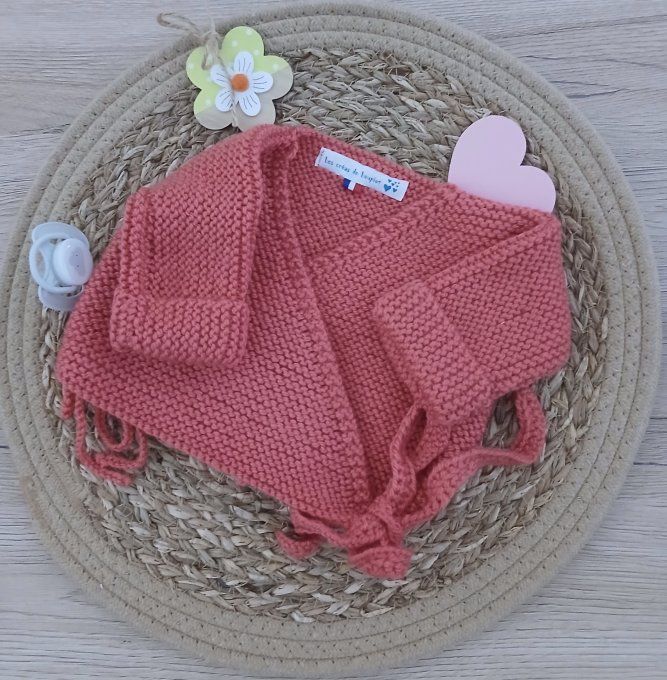 Ensemble brassière et petits chaussons en laine