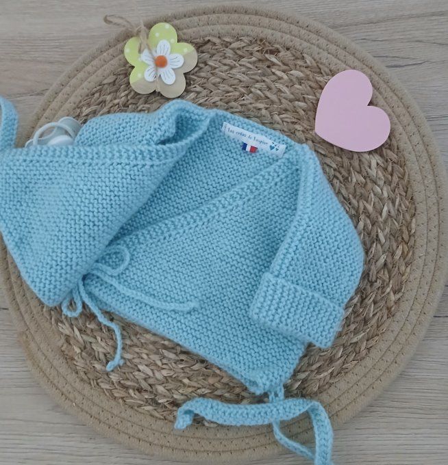 Ensemble brassière et petits chaussons en laine
