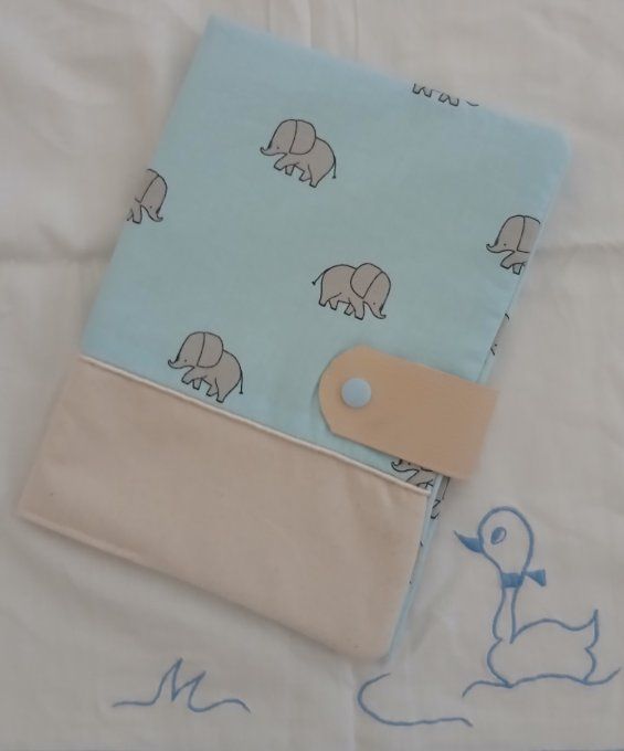  Protège carnet de santé pour bébé motif éléphants