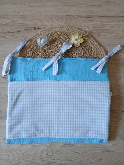 Range-doudou en tissu Vichy bleu ciel – Personnalisé & Fait main