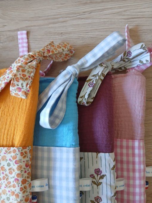 Range-doudou en tissu Vichy bleu ciel – Personnalisé & Fait main