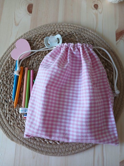 Pochon maternelle en coton – Vichy rose – 30 x 27 cm