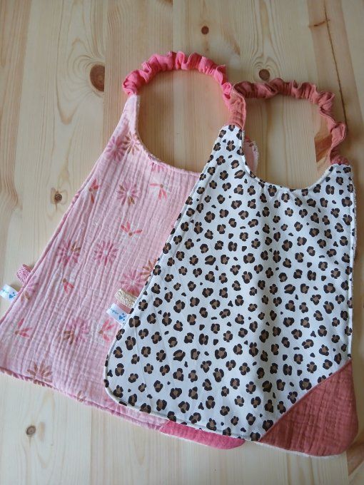 Lot de 2 serviettes maternelle élastiquées prénom 