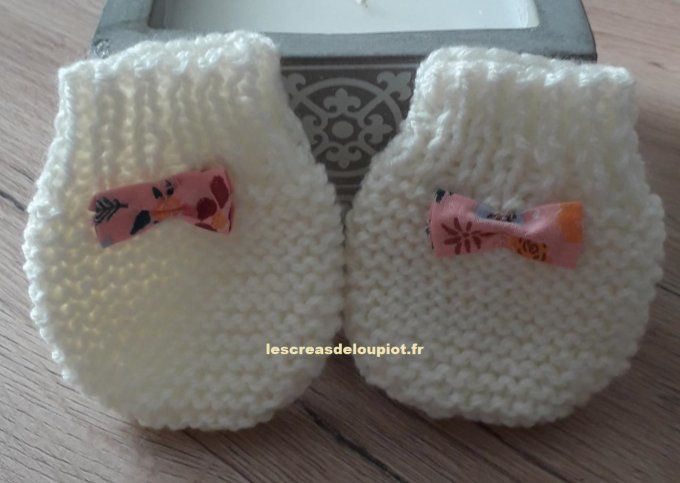 Ensemble bébé en laine tricoté main : bonnet, moufles et chaussons