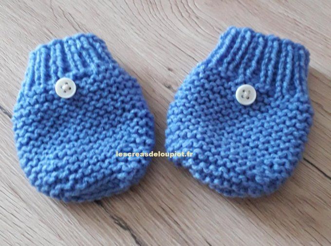 Ensemble bébé en laine tricoté main : bonnet, moufles et chaussons