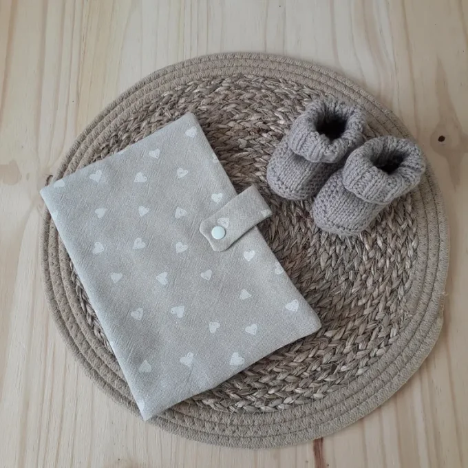 Box Naissance Artisanale coloris lin coeurs blancs