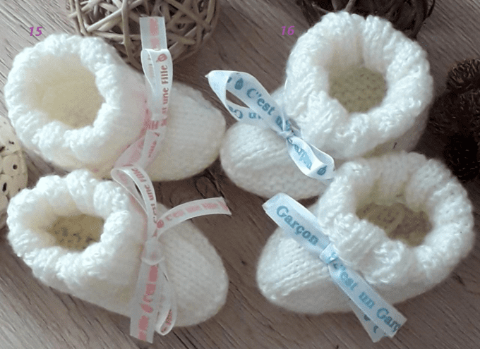 PETITS CHAUSSONS EN LAINE AVEC LACETS